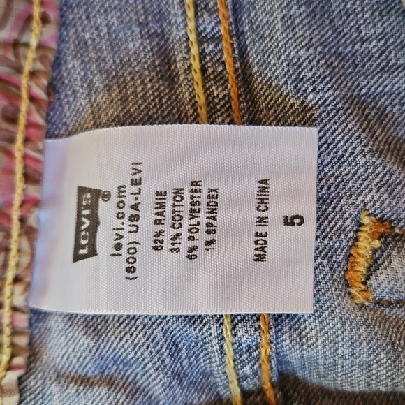Levis - Picture 3 of 5